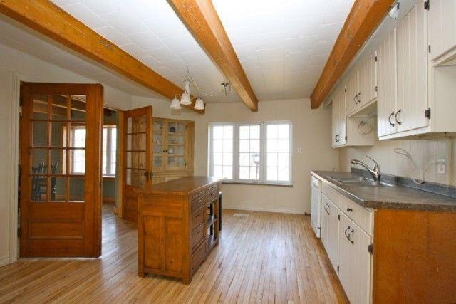 LOVELY COUNTRY FARMHOUSE IN BEAUTIFUL SETTING! 20316 FALLOWFIELD