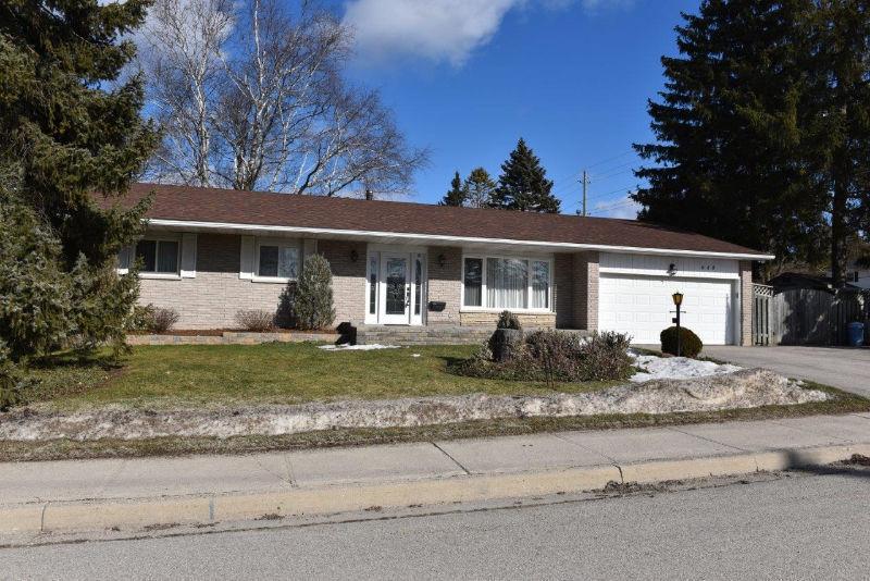 Fergus Bungalow in Mature, Sought after location!