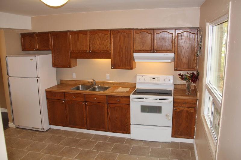 CORNER Unit Renovated Townhome >>> Gas Heating <<<