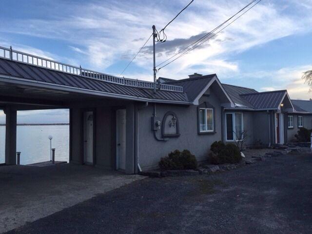 Waterfront house on the St Lawrence for rent