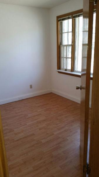 Large Bright Rooms Available in Girls House Steps from Downtown