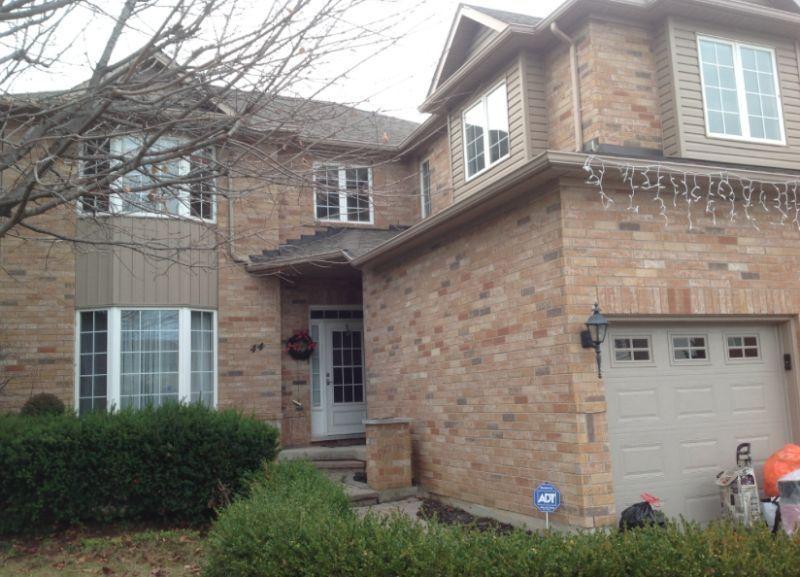ANCASTER MEADOWLANDS 4 BEDROOM - APRIL 1ST - CALL TO VIEW NOW