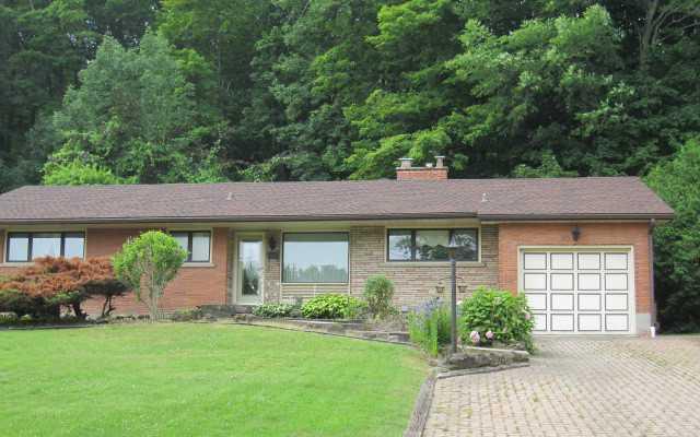 Stoney Creek - Spacious bungalow home (approx 1800 sq ft)