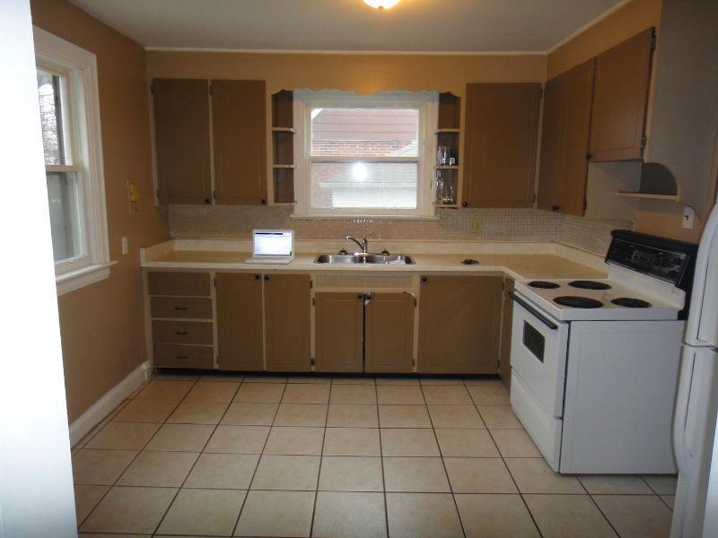 Student House & Rooms for Rent-5 mins from Mohawk College