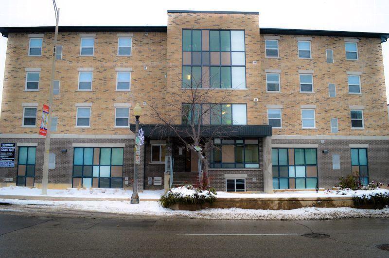 Student Condos - ATTN LAURIER UNI STUDENTS