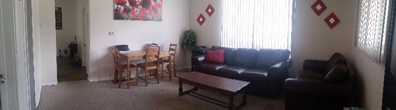 Student Housing Room for Rent - 5 MINUTE WALK TO CAMPUS