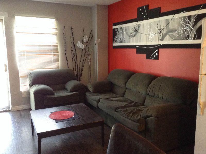 Wanted - UOG Females to Share 4 Bedroom Townhouse, Inclusive