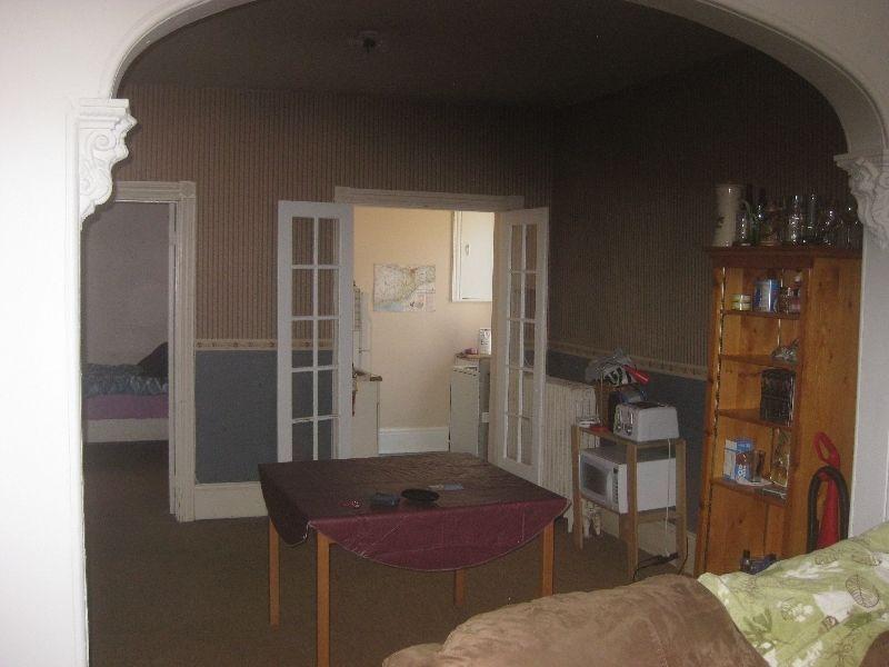 One Bedroom Apt., (3 mins walk from Queens)