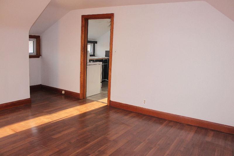 1 Bedroom Apt. -Top Floor in Sixplex