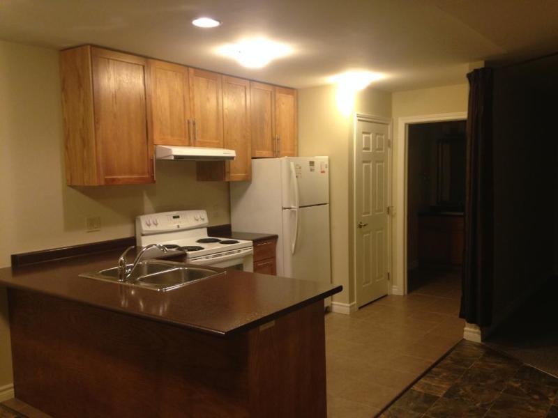 1 bedroom APT $799 Plus personal hydro on Pearl!