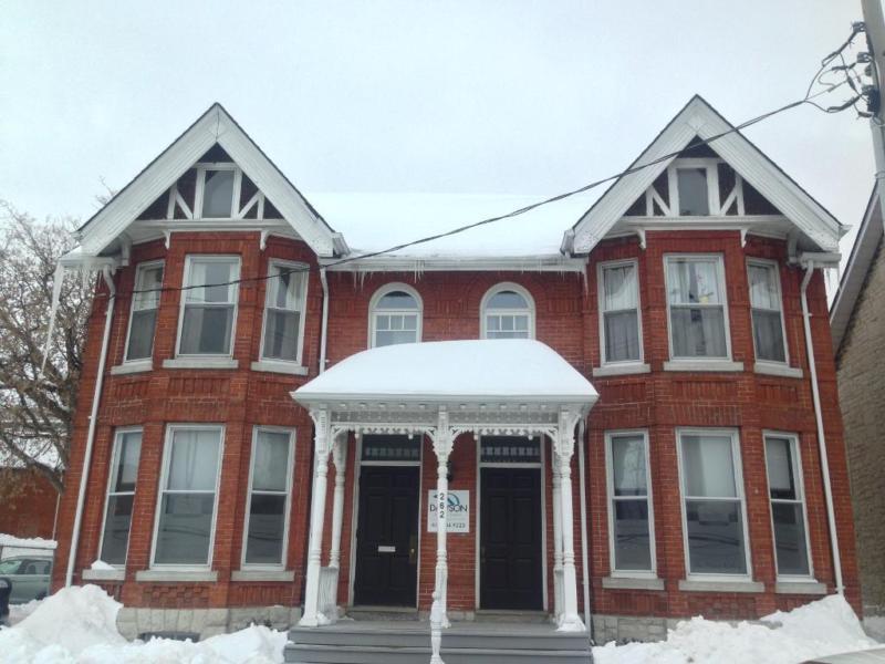 ALL INCLUSIVE, 1 BD + DEN, DT LOCATION! 1-264 Wellington St