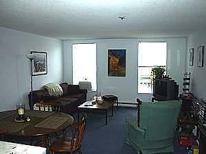Great 2 bedroom apartment close to Queen's and all amenities