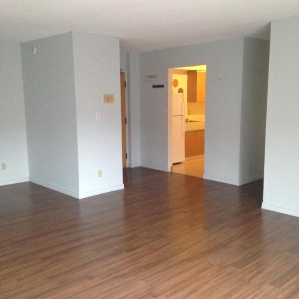 2 bedroom apartment $799 Plus Personal Hydro on Pearl!
