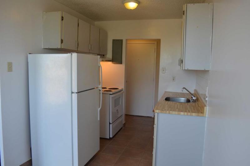 2 BR- 2nd MONTH HALF OFF Utilities Incl Oakville Ave at Huron St