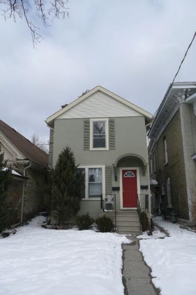 2 BR Upper in Quiet Duplex - Piccadilly Heritage District