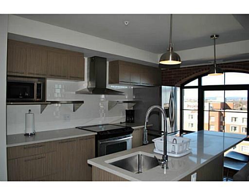 2 BED LOFT STYLE CONDO - 555 ANAND PR. - AVAIL. APR.01.16