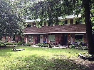 Lage 3-Bedroom Townhouse Suites (Bracebridge)