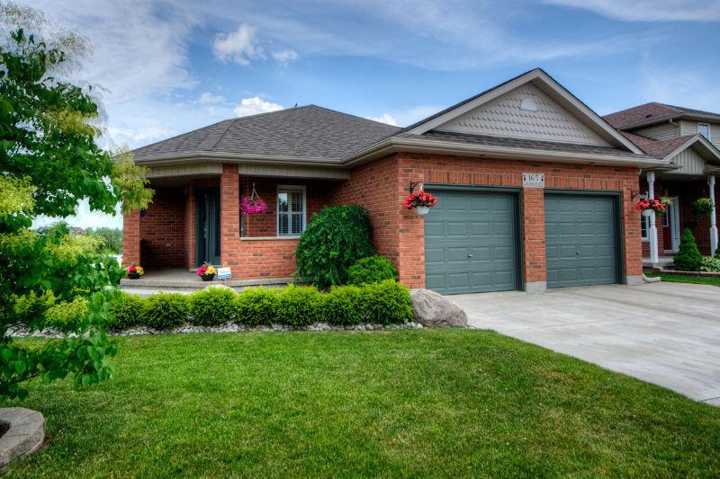 Awesome Custom Built Bungalow in New Hamburg