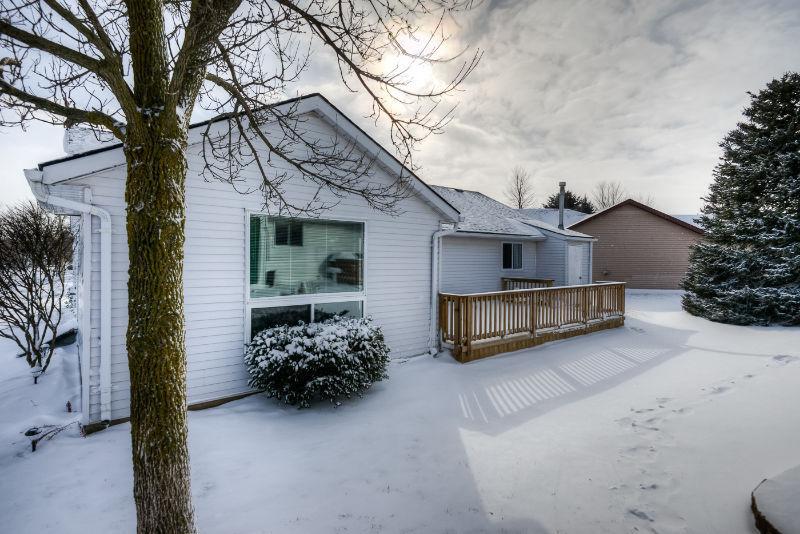 >> OPEN HOUSE SUN FEB 21ST 2 - 4PM <<