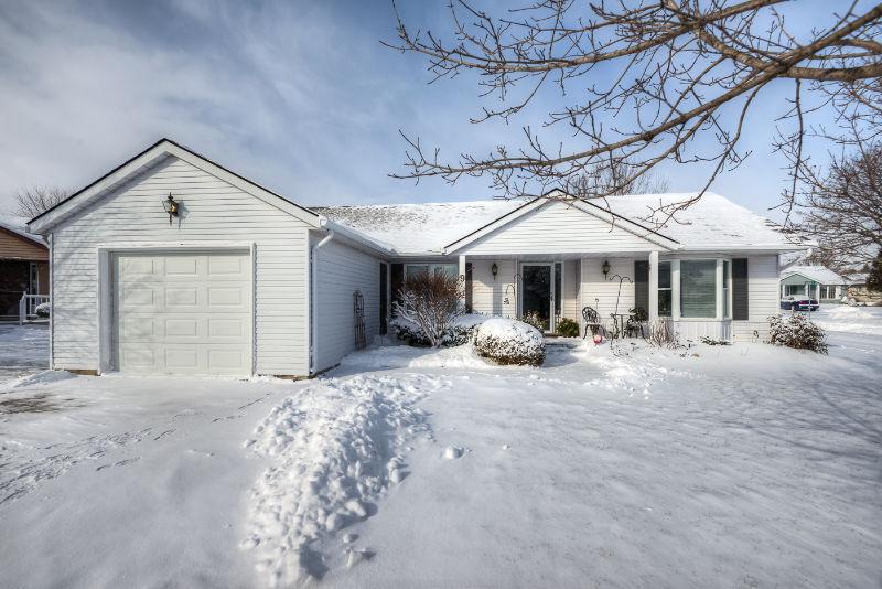 >> OPEN HOUSE SUN FEB 21ST 2 - 4PM <<