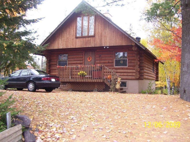 Cozy 3 bedroom Log Home in Callander