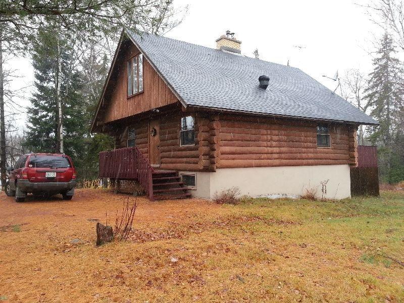 Cozy 3 bedroom Log Home in Callander