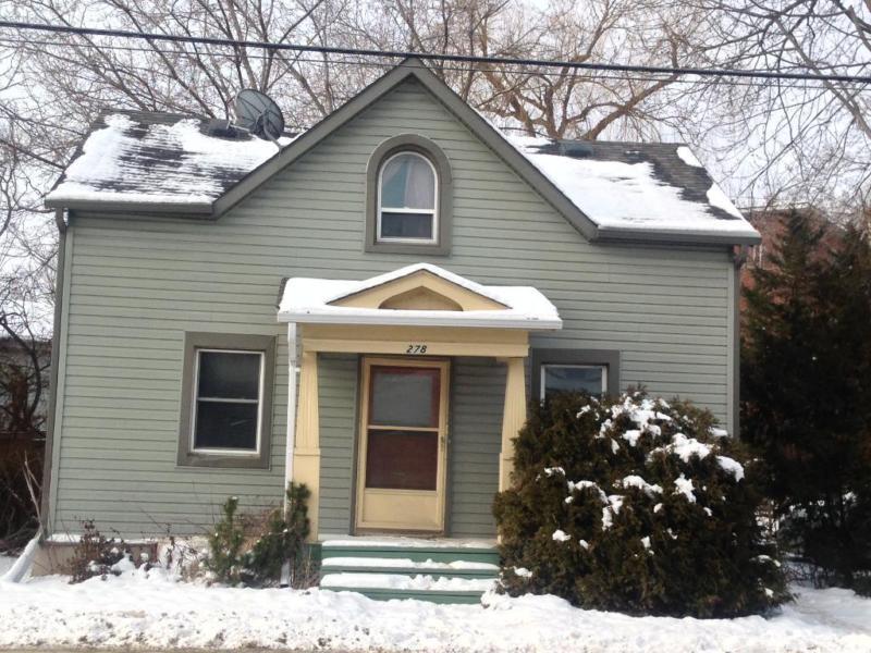 ATTN STUDENTS: GREAT 4 BD! SPACIOUS ROOMS! 278 Division St