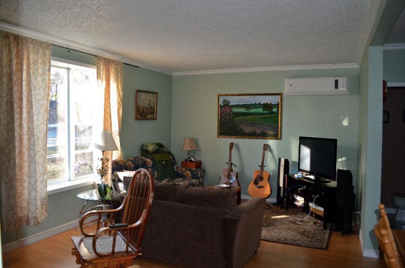 LARGE 3 BEDROOM FURNISHED - AVAILABLE MAY 1
