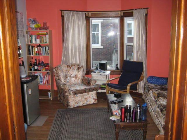 162 Erb St W 425 and 465 + util 15min walk to U of W 5 Bedrooms
