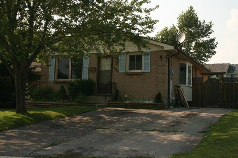 Attention UWO Students! Great 2 bedroom for rent!!