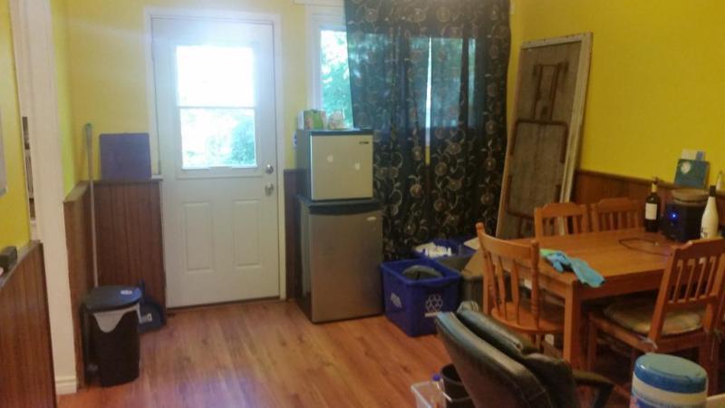 asap room for rent urgent 1 min walk to st lawrence college