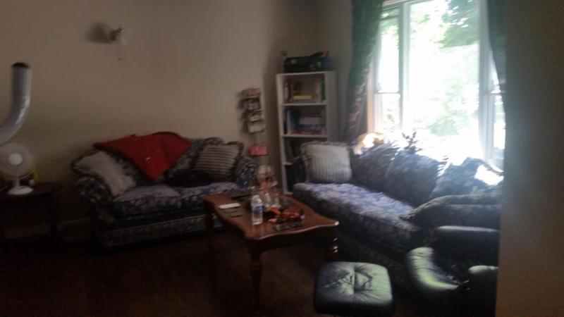 asap room for rent urgent 1 min walk to st lawrence college