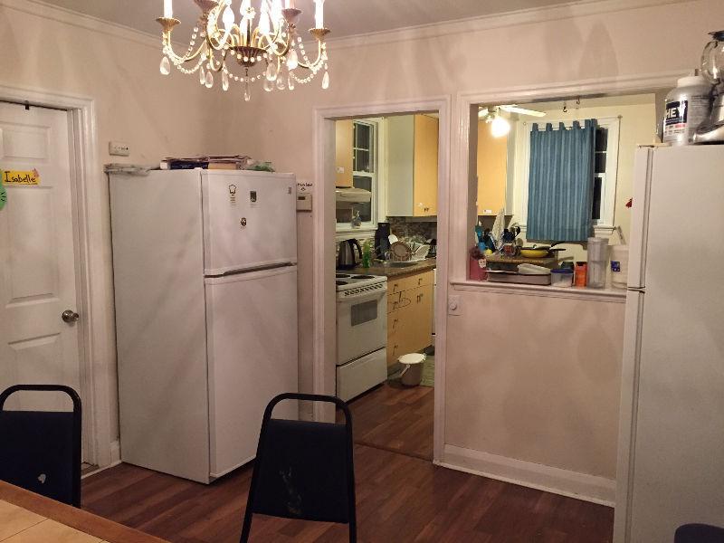 Close to Queens room available May 1