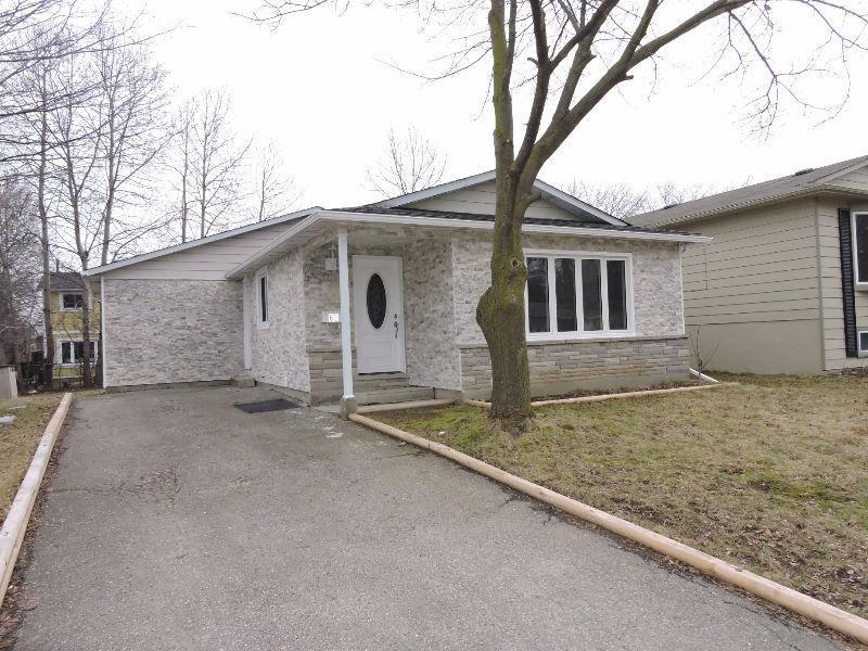 6 Bedroom Student House, minutes to UW &Laurier