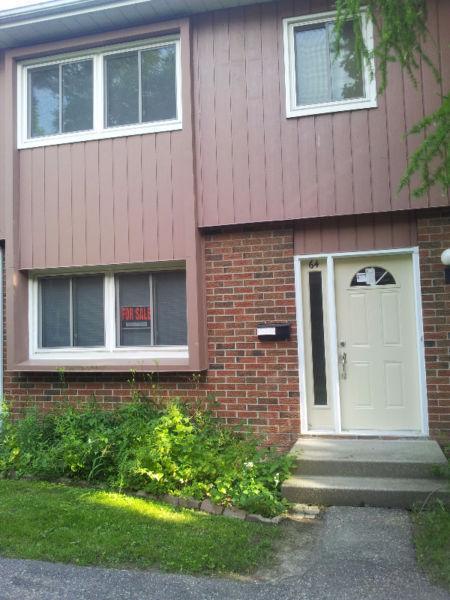 ATTN Summer Students: Rooms for rent @ 121 University Ave E