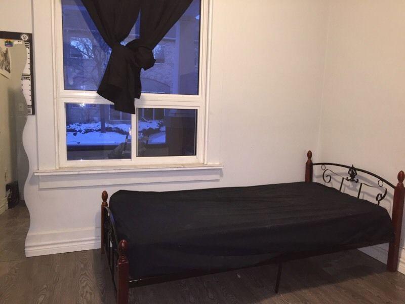 Quiet room in Uptown Waterloo All furniture and Utilties Incl