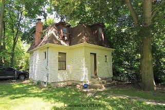 SPRAWLING 5-7 BDRM HOUSE ON UWO CAMPUS -MAY 1ST