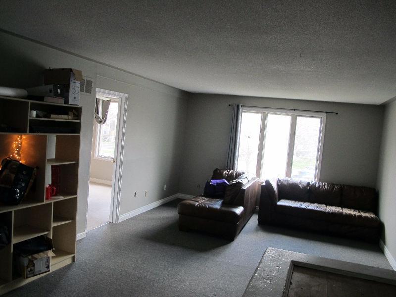 UWO Students - 4 bdrm steps from campus $495