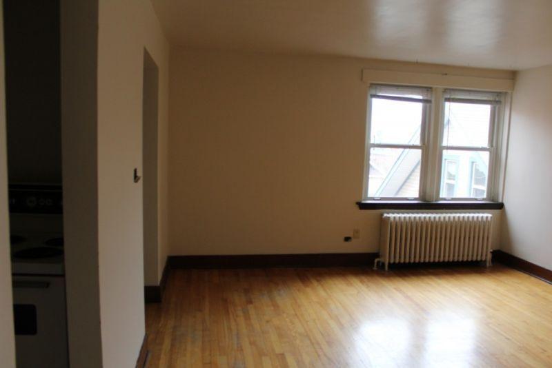 Large One Bedroom Apartment-Bloor St. $715 all in-Coin Laundry