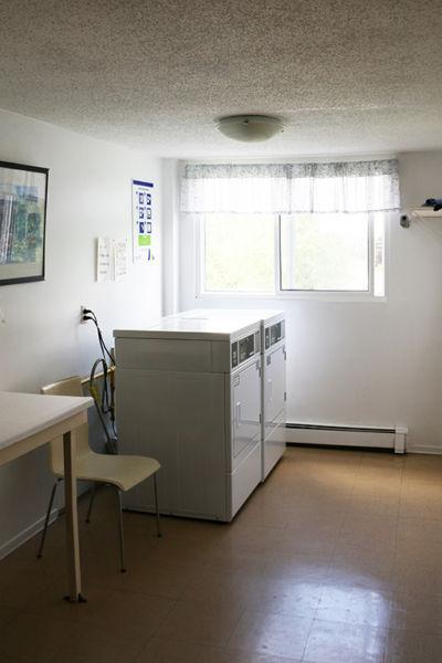 Hanover 2 bedroom Apartment for Rent: Laundry, parking