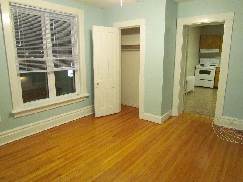 Smoke/Pet free all-inclusive 2 bedroom downtown Hanover
