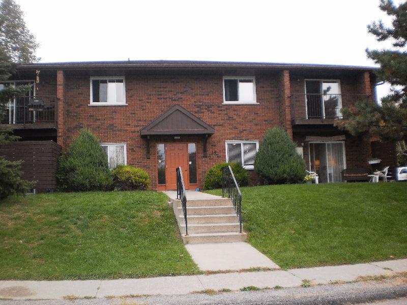 Attention Working Professionals or Seniors! 2 Bedroom,$825+hydro