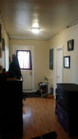 BEAUTIFUL 2 BEDROOM APT! ON 1 ACRE! STANLEY AVE/ HWY 405