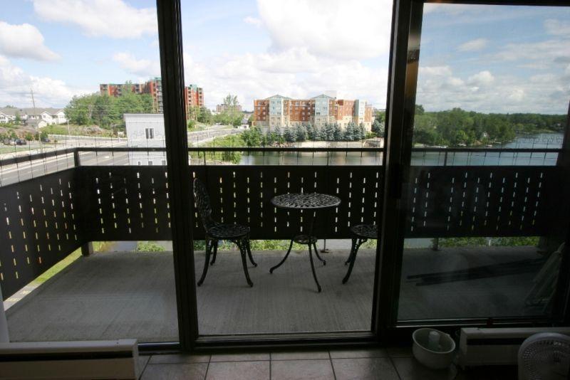 Lakeshore Manor - 2 Bedroom Apartment for Rent