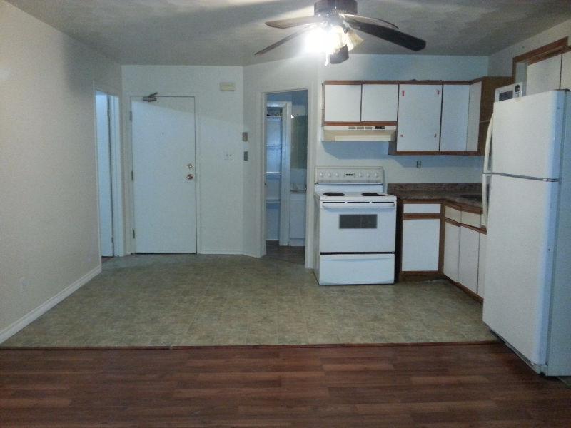 *New Pics *Upstairs 2 Bed. Apt *Feb15 *Parking *Laundry *Donovan