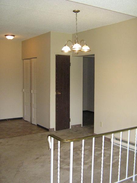 2 Bedroom Apartment for Rent: Safe. Parking, laundry