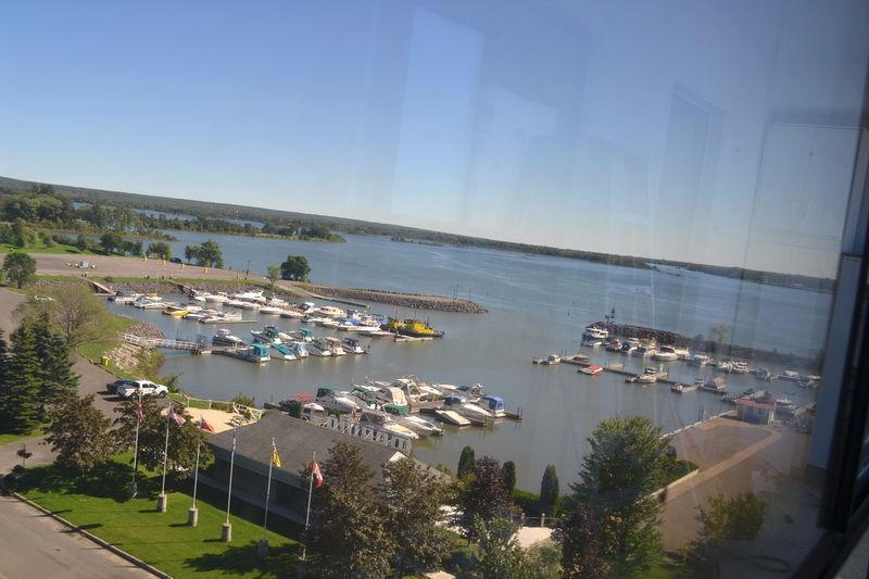 HARBOURVIEW WATERFRONT CONDO, AMAZING VIEWS, RENOVATED