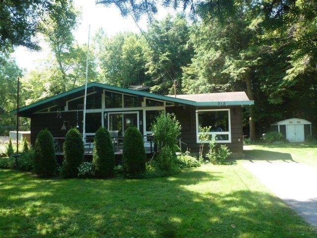 Tranquil Cottage For Sale in Point Clark