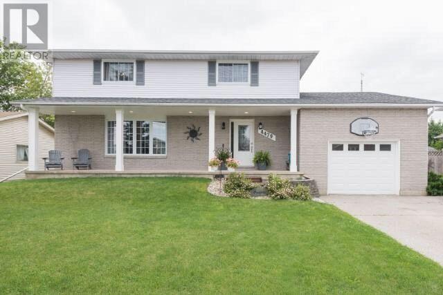 Large family home in Petrolia 4bed 3 bath
