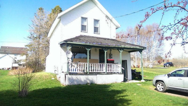 1.75 storey home in the heart of Thessalon!